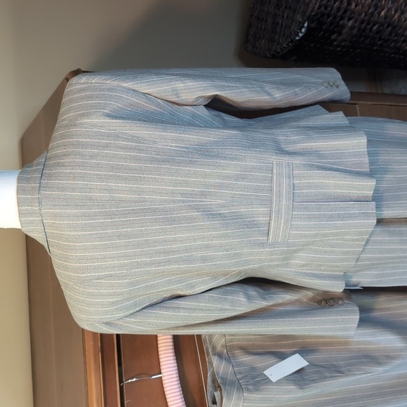 NWT ⭐ 3 Piece SIGNATURE Suit by Larry Levine Chic Gray Pinstripe - Picture 9 of 14
